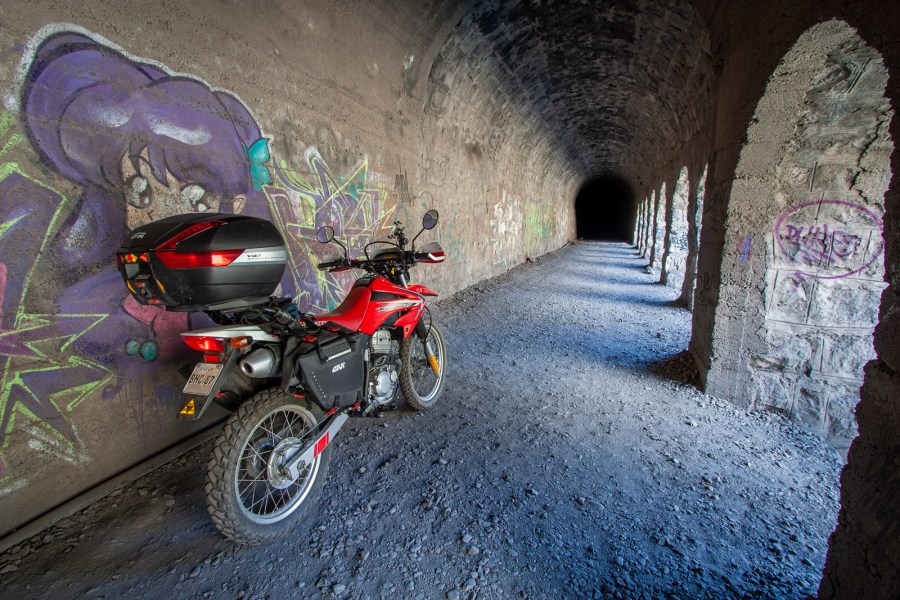 Moto en túnel El Tinoco