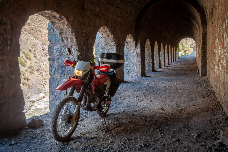 Moto en túnel El Tinoco