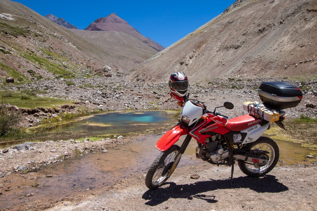 Altos del Tupungato — Arriba en la cordillera (en&nbsp;moto)