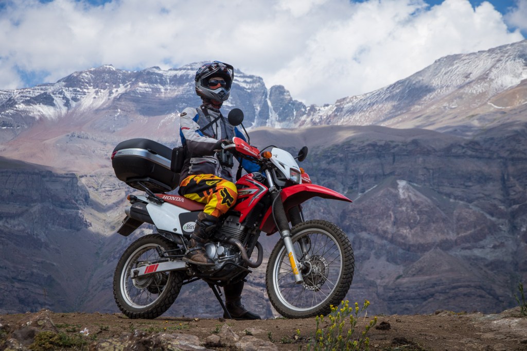 Yo en mi Honda XR250 Tornado en la cordillera, Farellones.