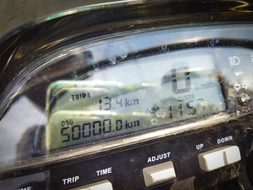 Tablero de la Honda XR250 Tornado mostrando el odómetro.